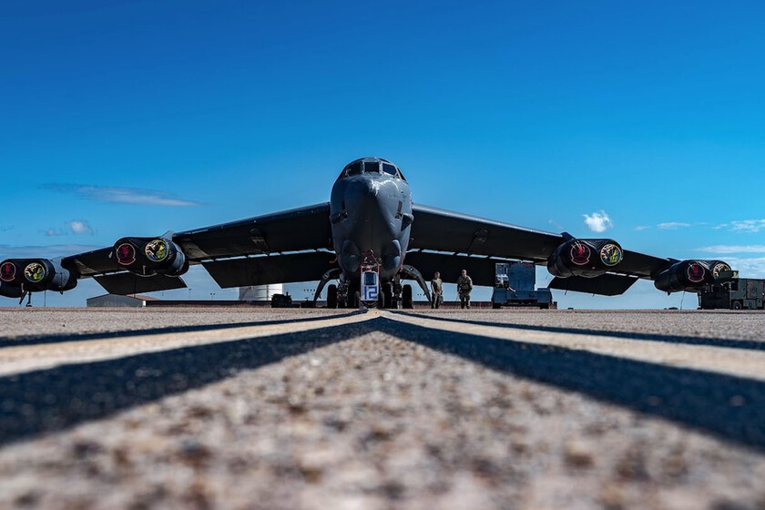 Mientras EEUU bombardea a Irán, ha ocurrido algo insólito: drones atacando las bases nucleares de Dakota del Norte
