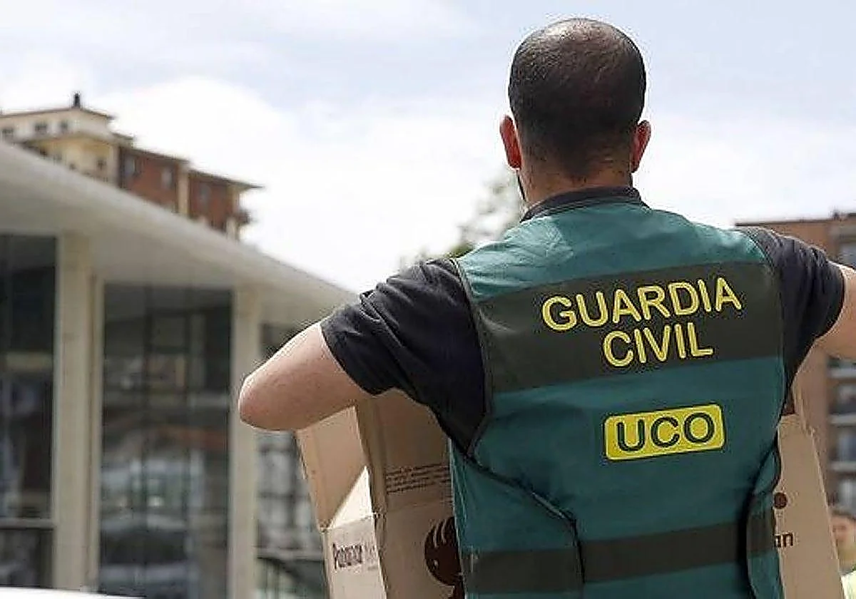Mijas: heavy presence of Guardia Civil as villas raided and 12 arrests made