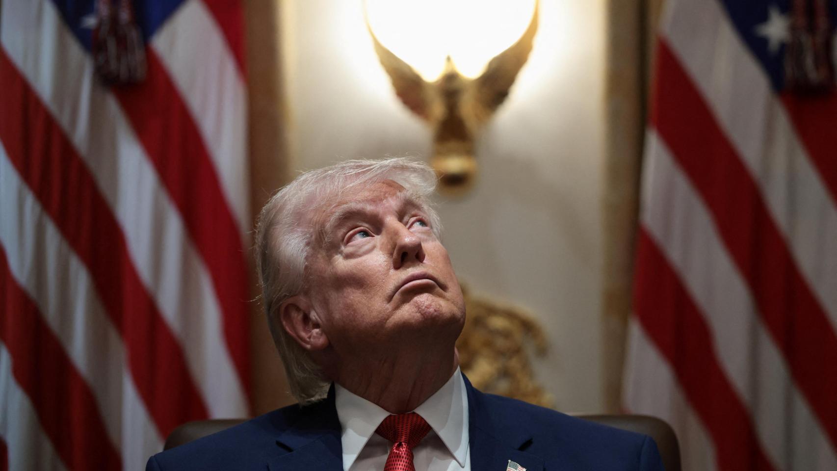 Gasolina disparada y bonos al 5%: el cóctel que obliga a Trump a pactar con la "dictadura malvada y radical" de Irán