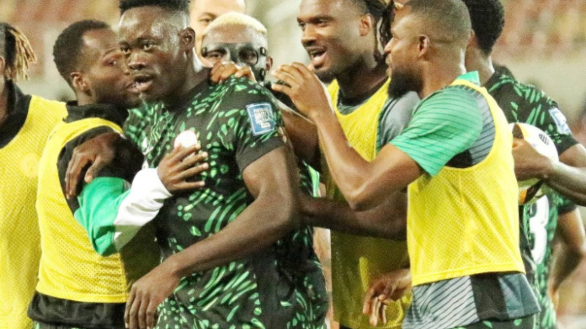 Akor se presenta ante García Plaza