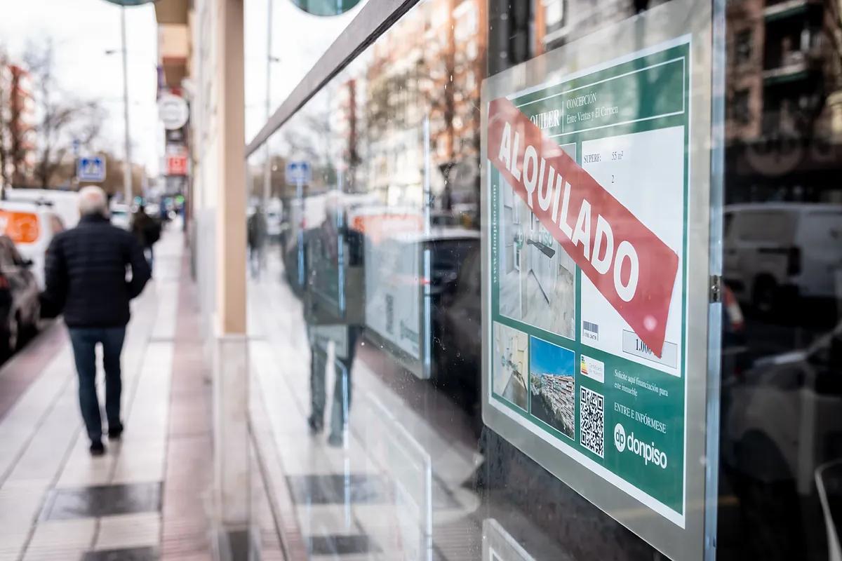 La oferta de alquiler se desploma un 61% y los precios se disparan un 40%