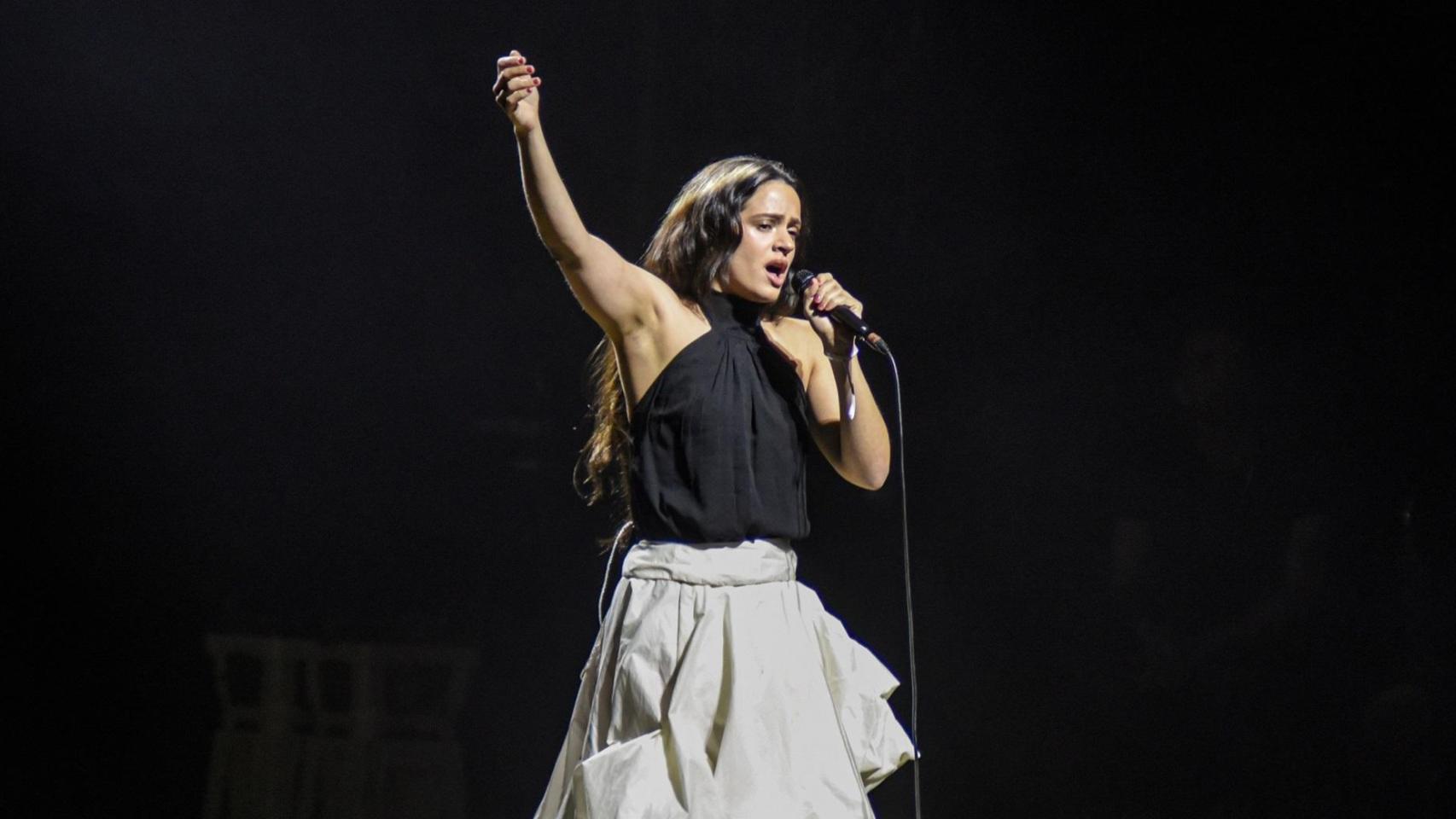 La gira 'Lux' de Rosalía en España, entre la polémica y la incertidumbre: las claves de su "ópera" pop