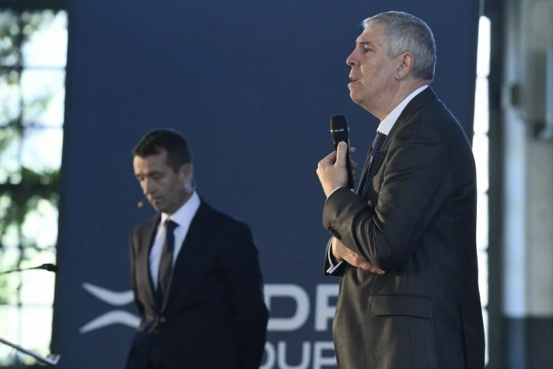 Indra, el farolillo rojo de la defensa castigado por los líos políticos