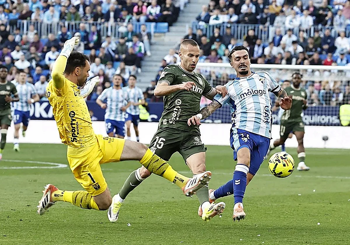 Promotion race tightens as wasteful Malaga CF held to goalless stalemate