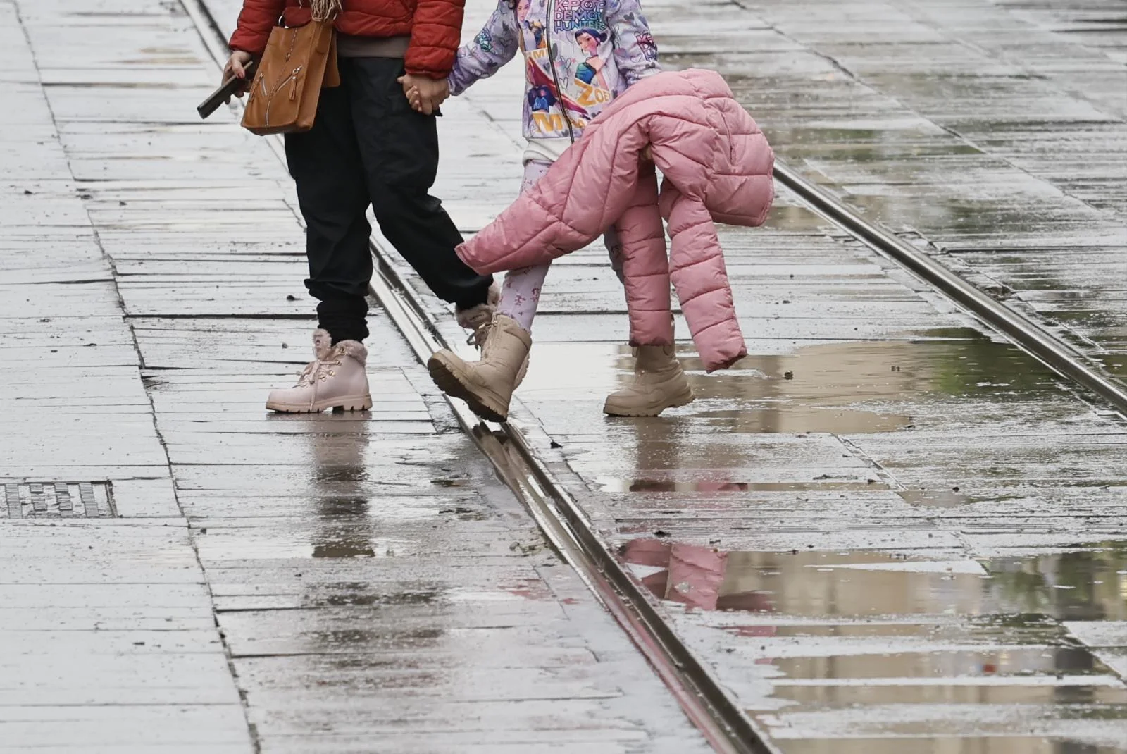 La borrasca Emilia mantiene en Andalucía los avisos por fuertes lluvias para este lunes
