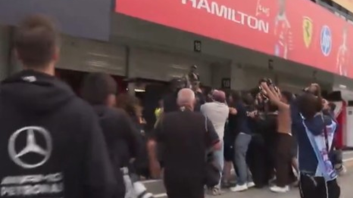 Lo más viral en Suzuka, Kimi lo celebró... mentiéndose en Ferrari