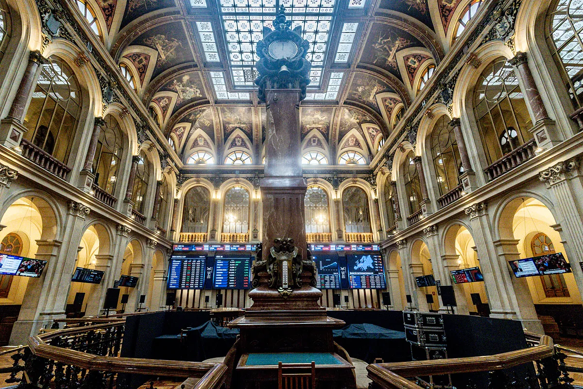 El Ibex vuelve a recibir la presión del petróleo