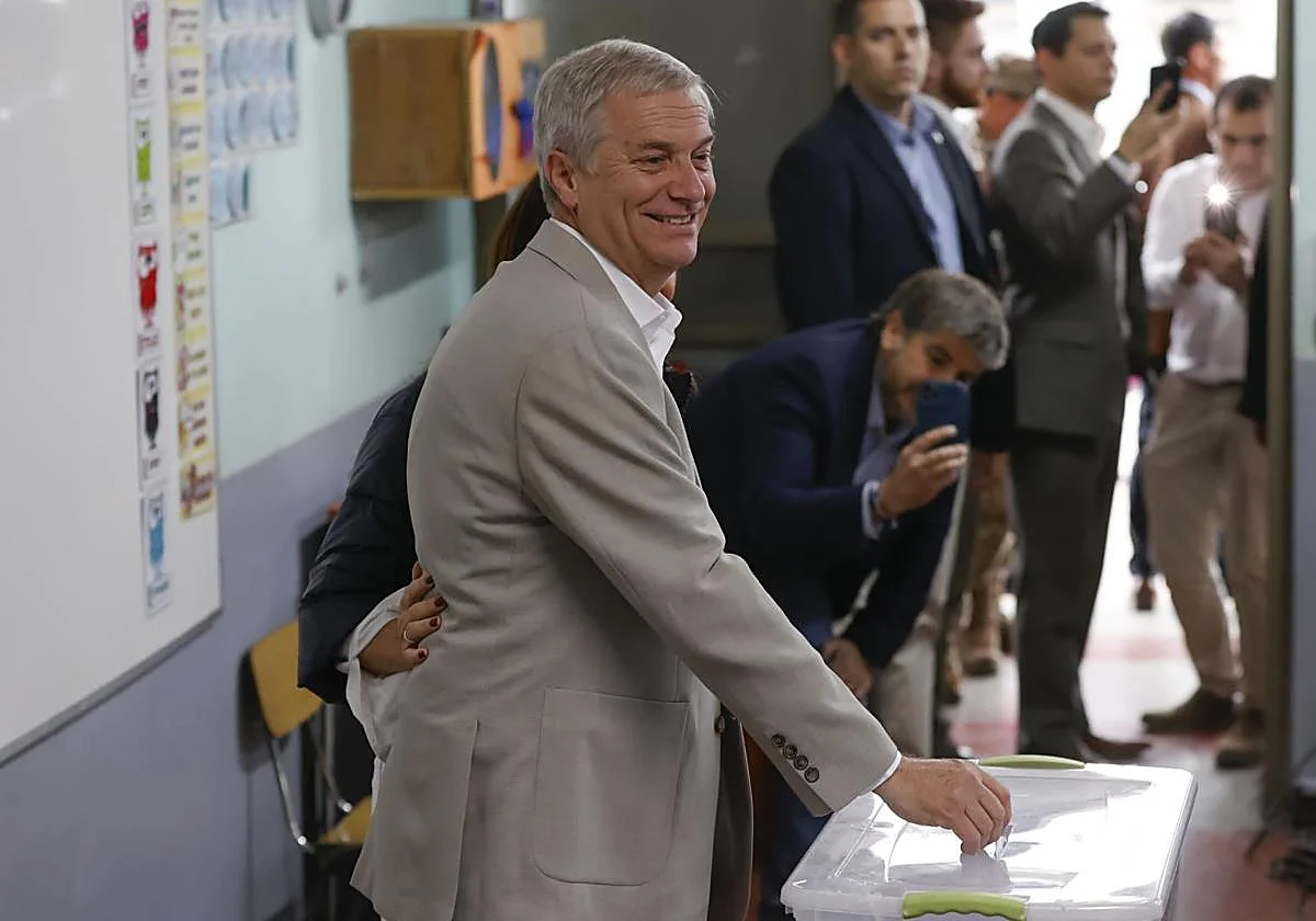 Chile da un giro histórico y convierte a Kast en el primer presidente ultraderechista en democracia