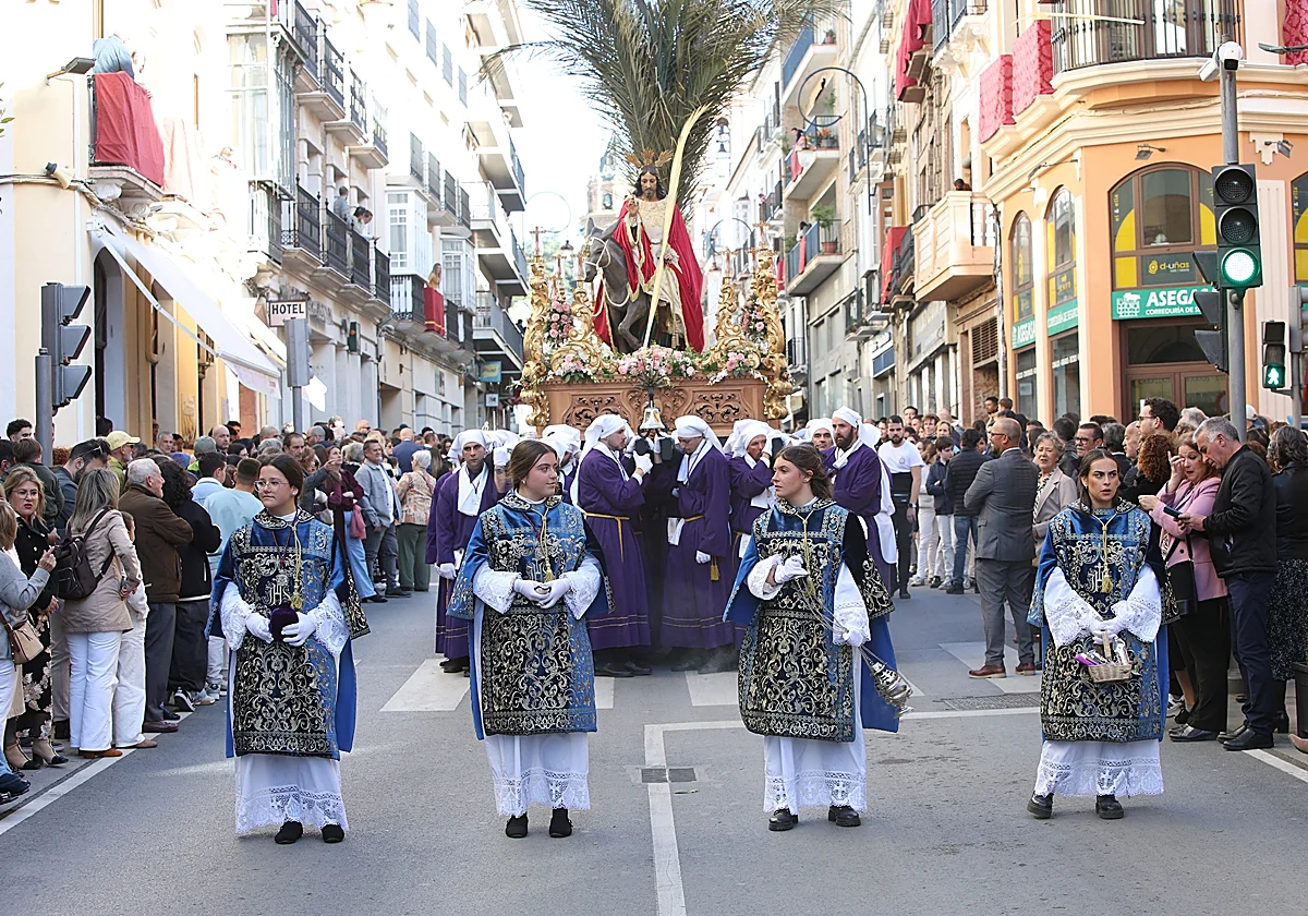 La Pollinica vence al frío en la primera procesión de la Semana Santa en Antequera