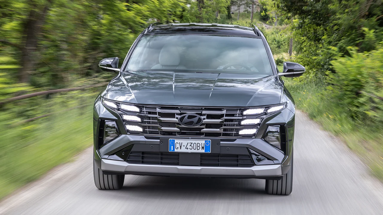 El Hyundai TUCSON que lo tiene todo se desploma 8.300 €, hace 70 km sin gastar gasolina, etiqueta CERO y maletero amplio