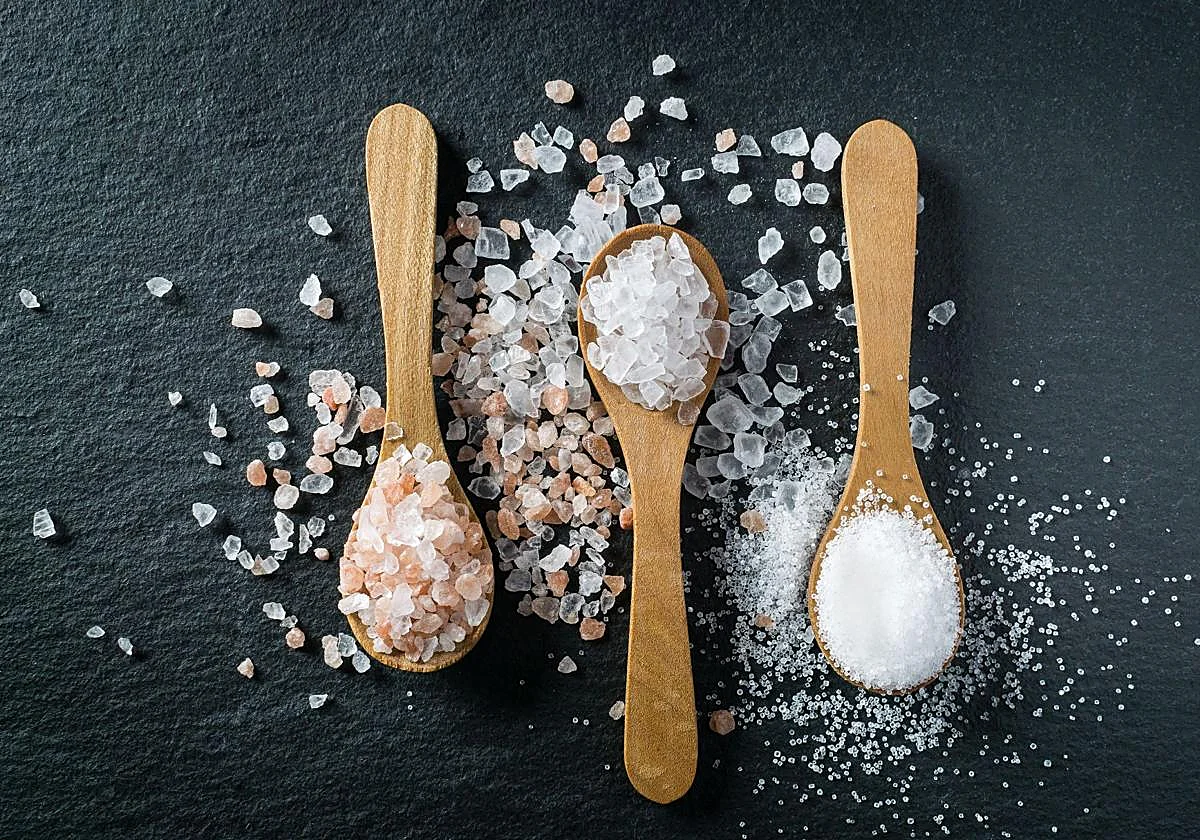 Rosa, maldon, yodada... Un tipo de sal para cada comida ¿qué diferencia a la común de las gourmet?