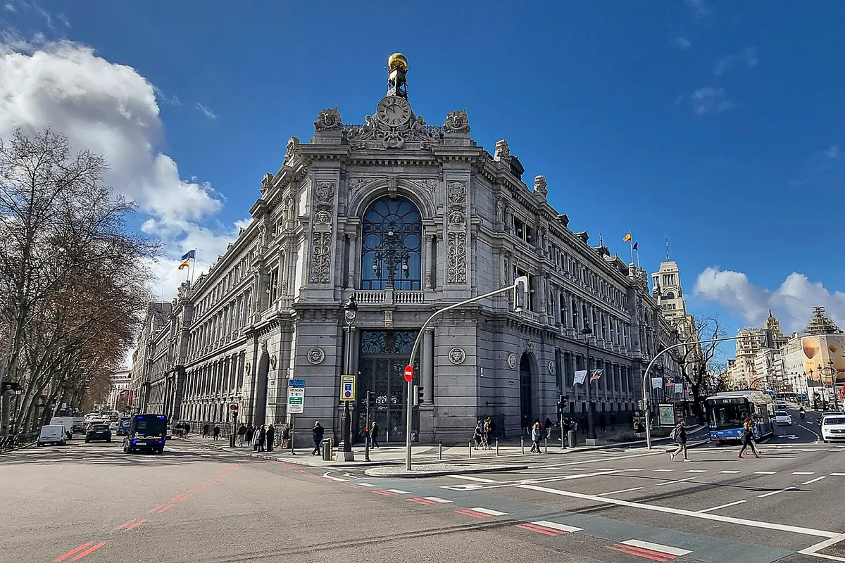 La deuda pública cierra 2025 en el 100,7% del PIB, tras caer un punto, y mejora el objetivo del Gobierno