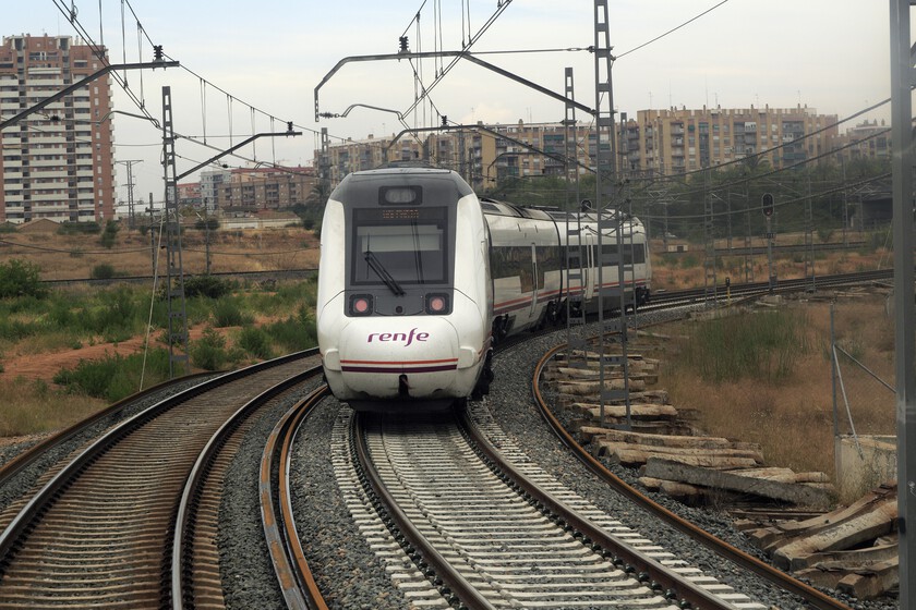 Hace 150 años, España tomó una decisión única en el mundo. Ouigo e Iryo creen que Renfe la utiliza para sacarles del mercado