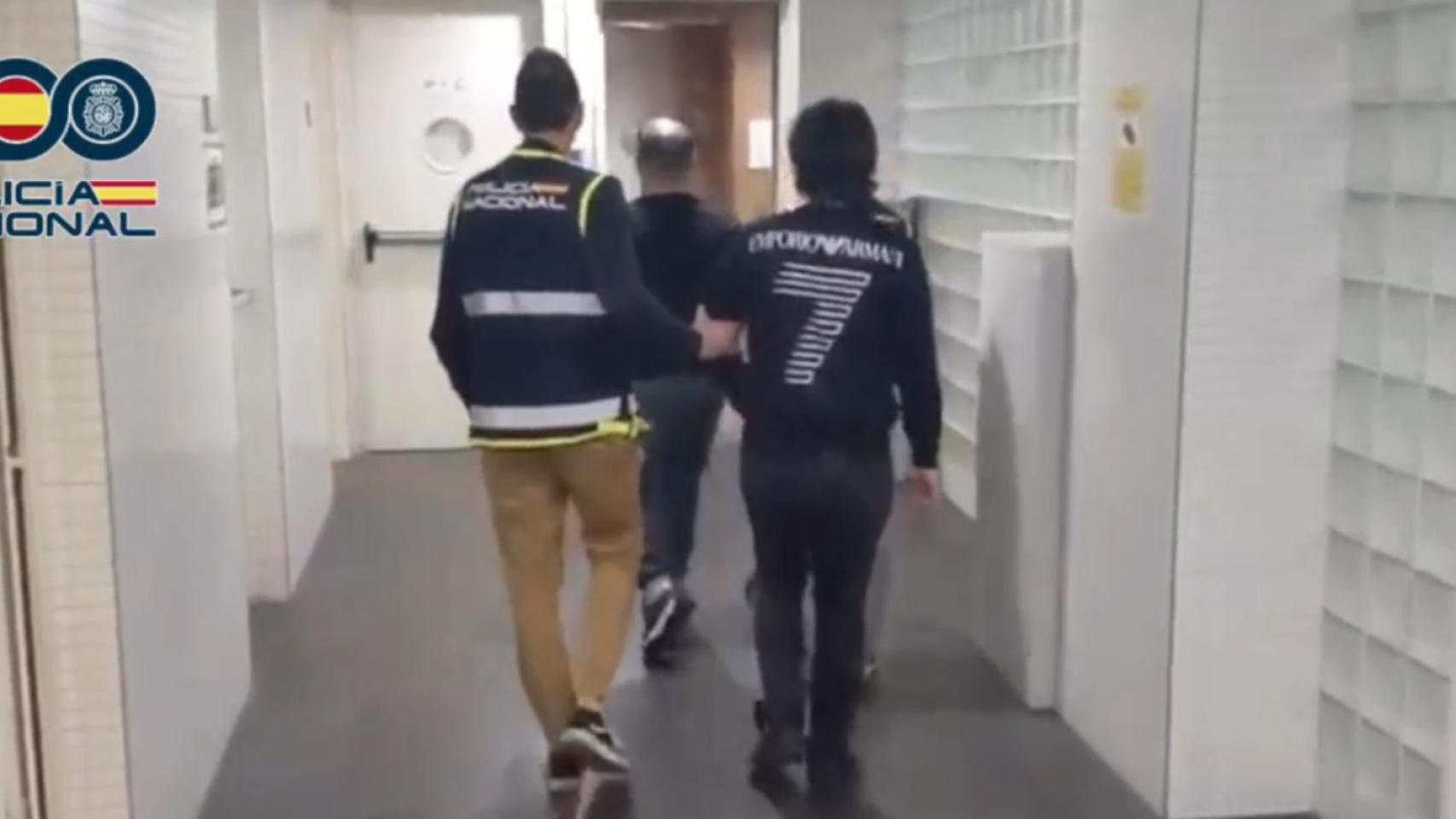 Detienen a tres ladrones de joyas en Torrevieja: hicieron un botín de 50.000 euros con el método del "descuido"