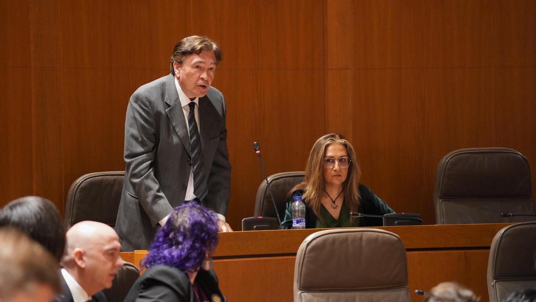 Lío en las Cortes de Aragón: IU y Teruel Existe acusan a PP, PSOE y Vox de meter un tijeretazo a sus subvenciones