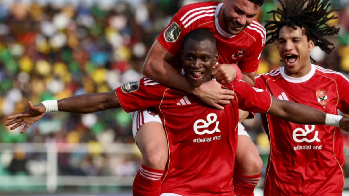 Aliou Dieng firmó por el Valencia mientras estaba concentrado con Mali