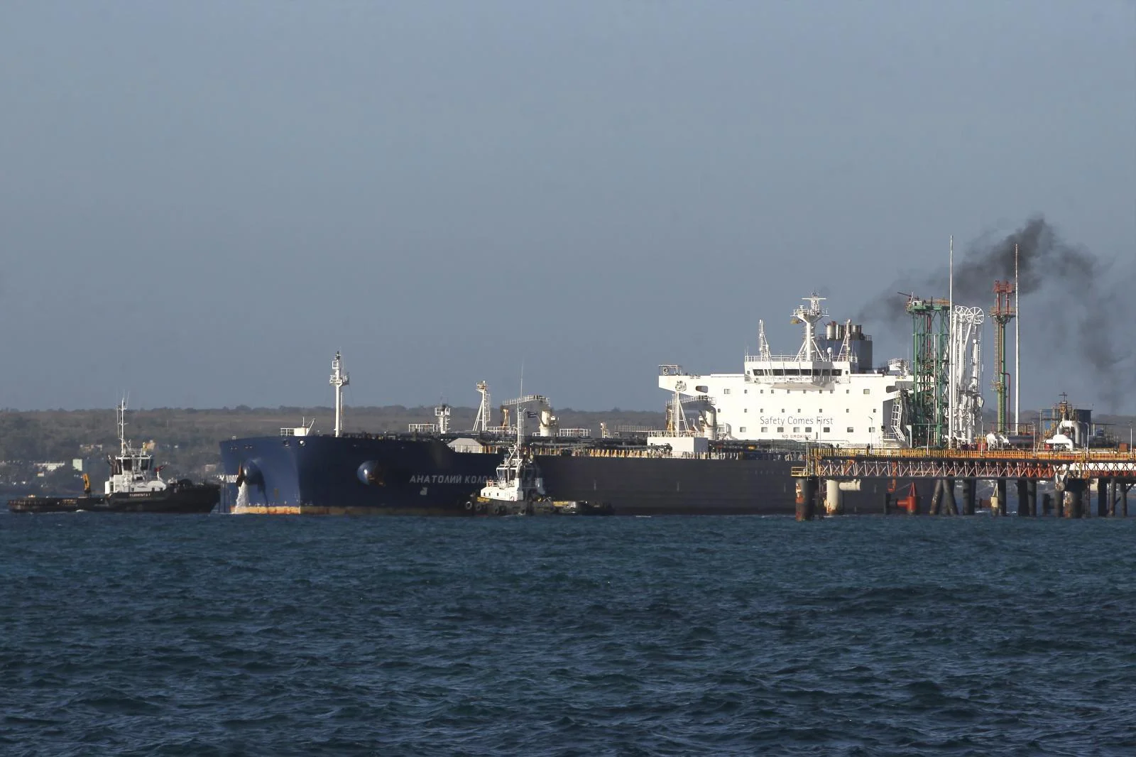 El petróleo llega a Cuba con cuentagotas