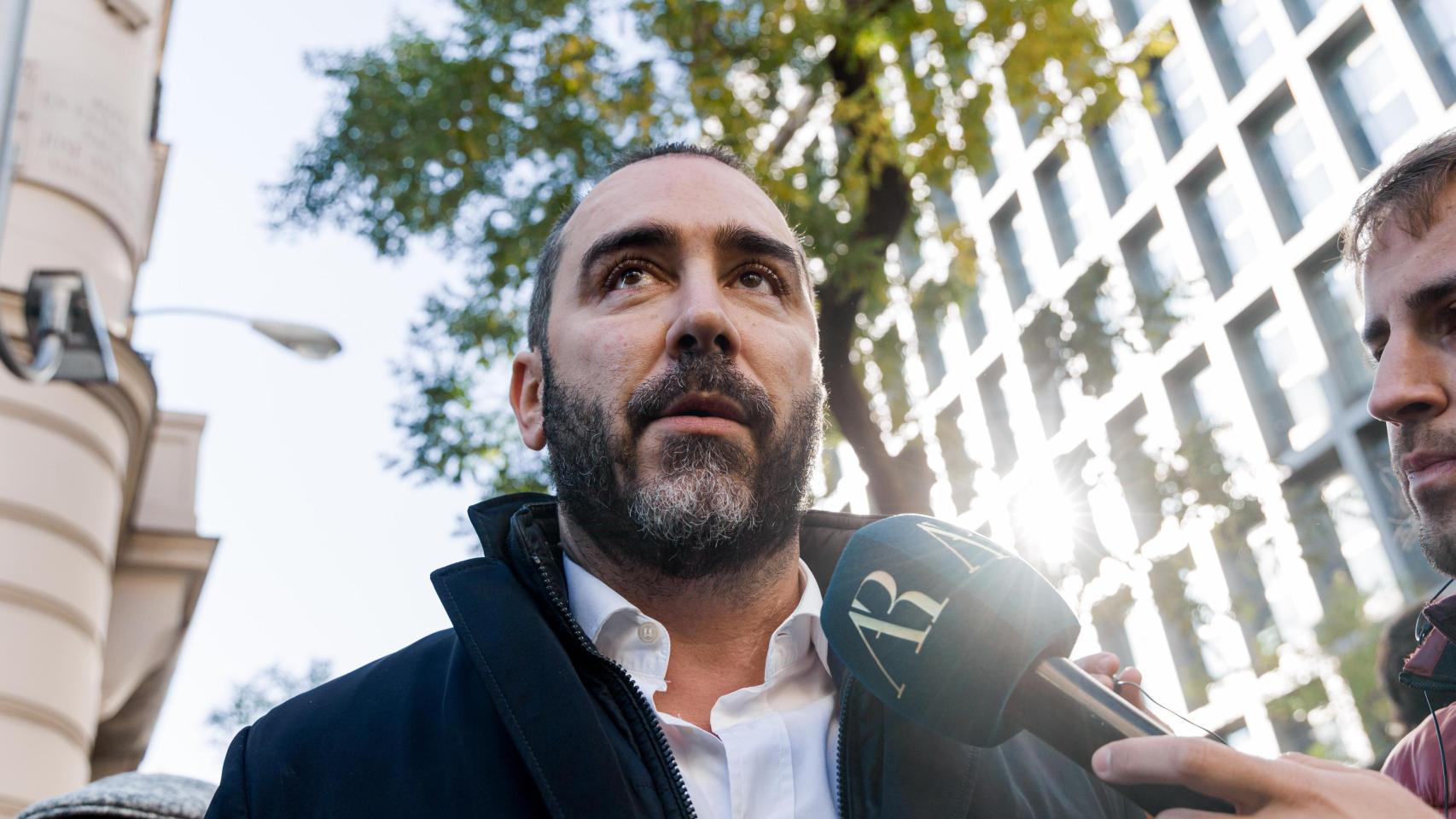 El PSOE deja morir la querella que anunció hace un año contra Aldama por "atentar contra el honor" de Begoña y Cerdán