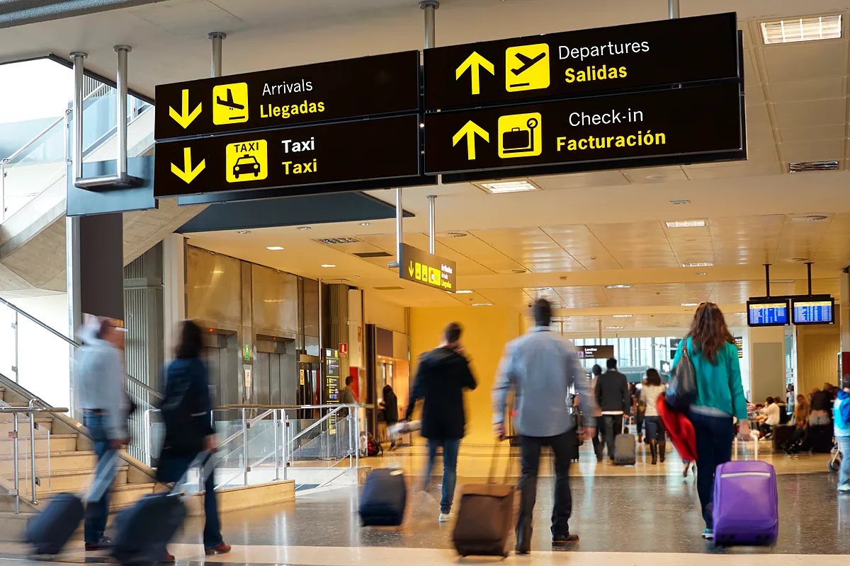 La llegada de turistas a España creció un 2,8% en febrero y el gasto, un 4,6%