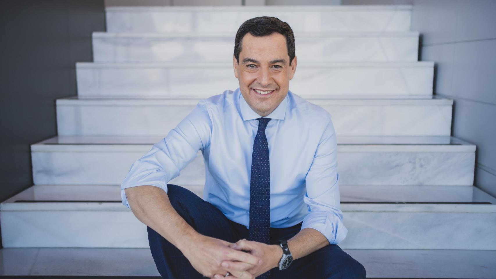 El Juanma Moreno más íntimo: La erótica del poder existe. Lideras una Comunidad Autónoma y eso hace que mujeres se acerquen con interés"