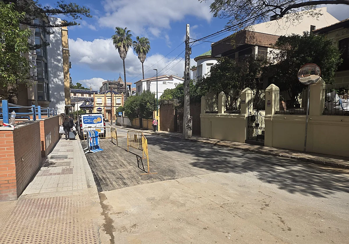 Reabre al tráfico la calle cortada en La Victoria por la rotura de la tubería: vuelven los desvíos habituales