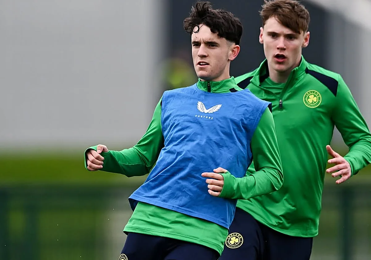 Aaron Ochoa juega sus primeros minutos con Irlanda sub-21