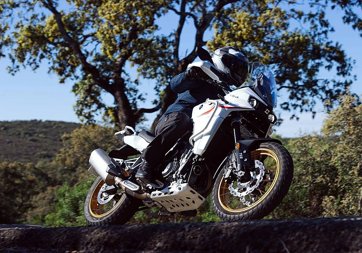 Prueba Kove 800X GT: Recalculando ruta por asfalto