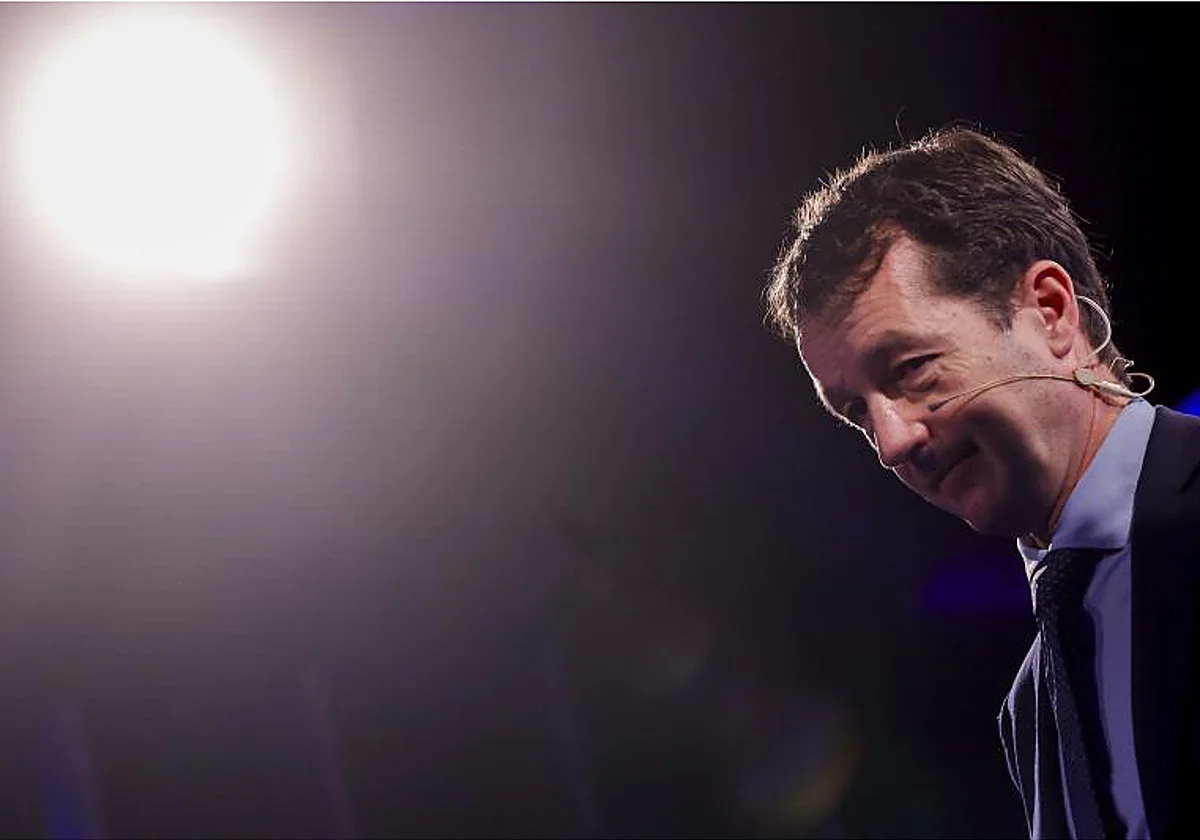 Ángel Escribano dimitirá esta tarde como presidente de Indra tras las presiones del Gobierno