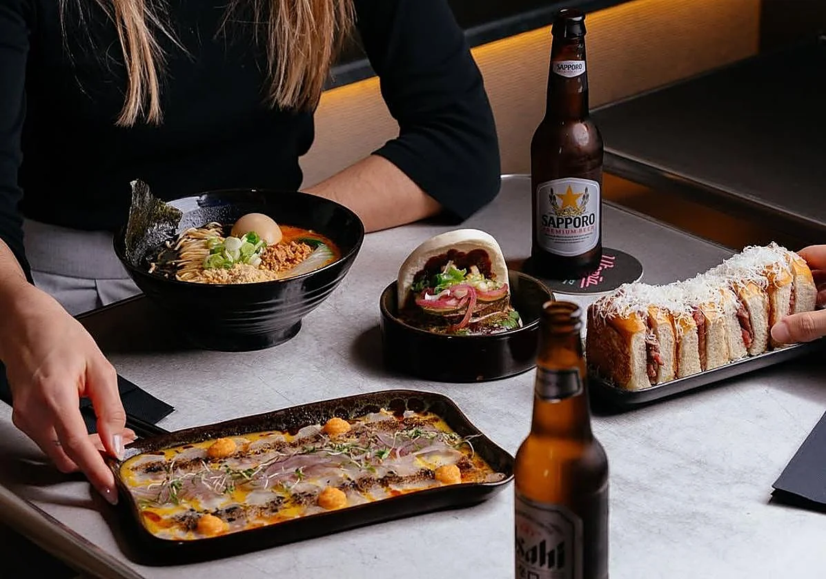 Utopia: cocina asiática, cocteleria de autor y ambiente cyberpunk en el centro de Málaga