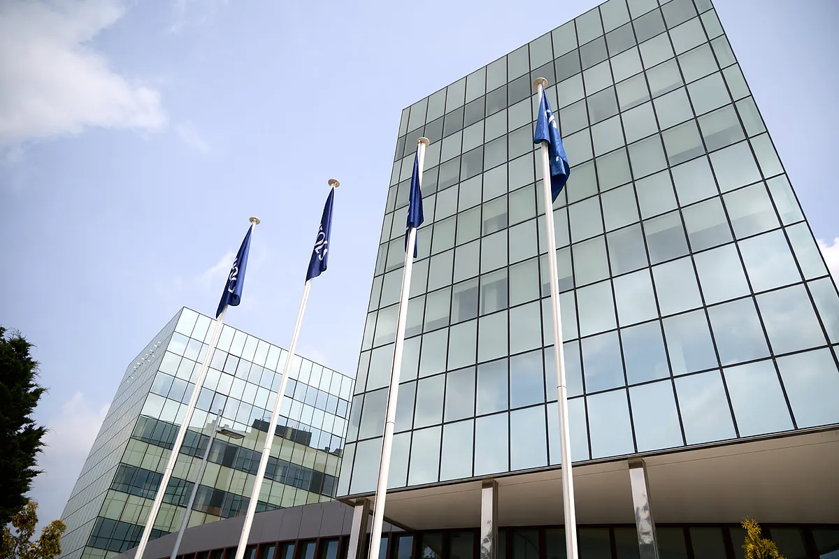 Grifols extiende a 3.000 millones un préstamo para refinanciar la deuda que vence en 2027