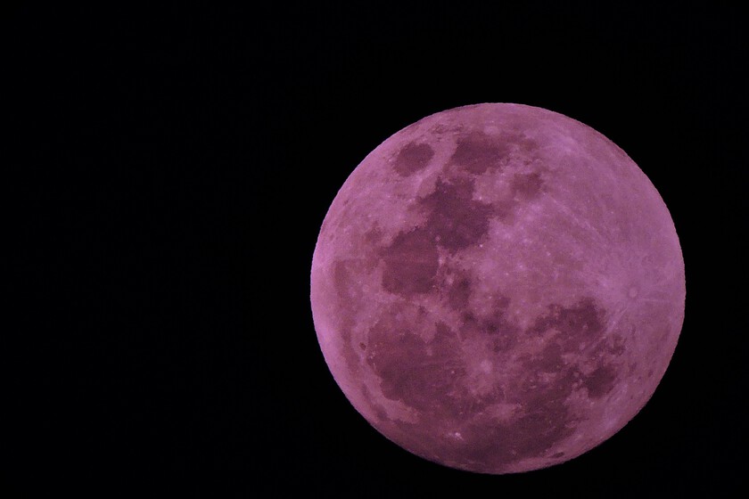 Ya está aquí la Luna rosa y de nuevo hay fotos falsas por todas partes