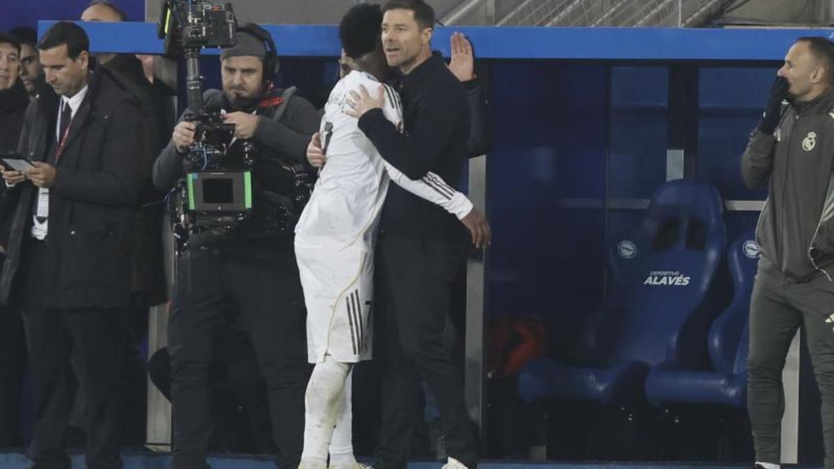 La frase al aire de Vinicius tras ser cambiado<br>