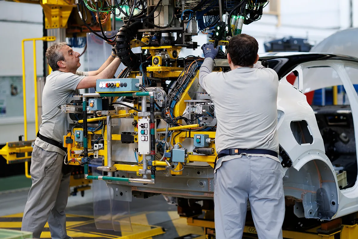 La industria española sufre por la guerra en Irán: caen la producción y el empleo