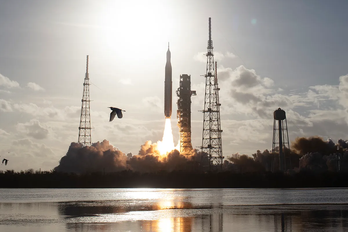 Despega la primera misión tripulada de la NASA a la Luna en más de 50 años