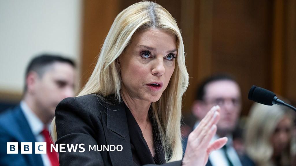 Trump releva a Pam Bondi como fiscal general de EE.UU.