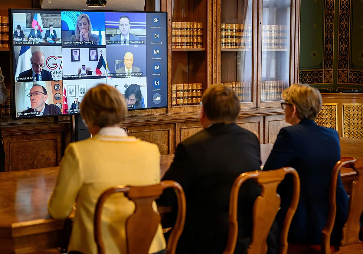 El Reino Unido reúne a más de 40 países para reabrir Ormuz sin provocar una escalada militar