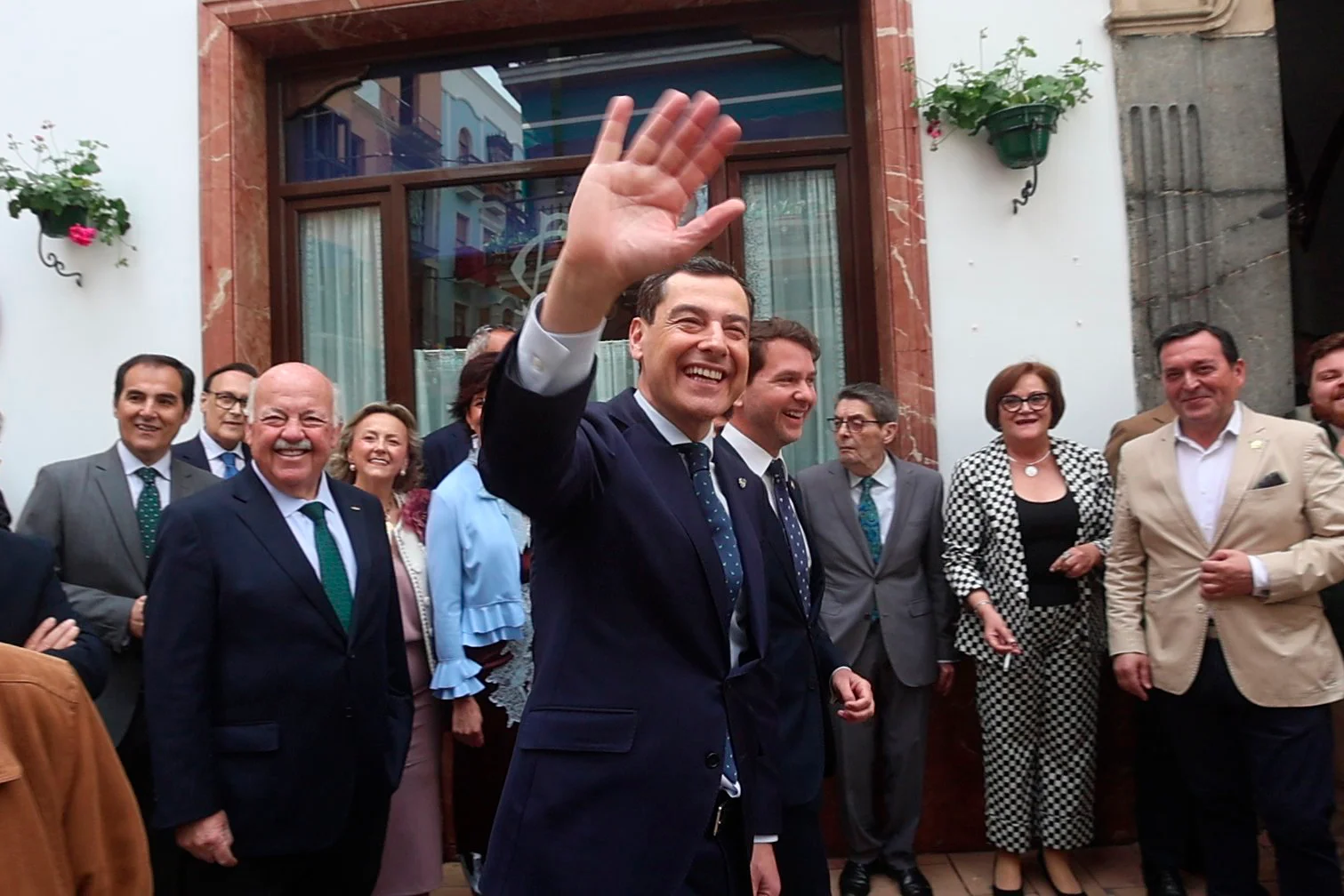 Moreno apela a la 'vía andaluza' para salvar la absoluta y evitarse el «follón» de pactar con Vox