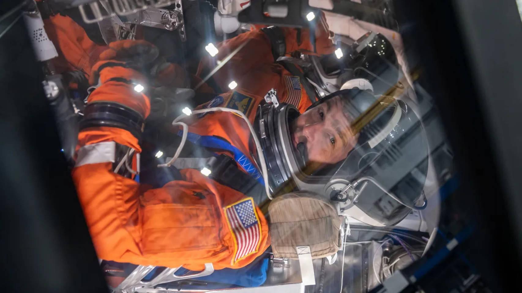 Desde un iPhone hasta Outlook, esta es la tecnología cotidiana de la Tierra que se usa en la misión Artemis II hacia la Luna