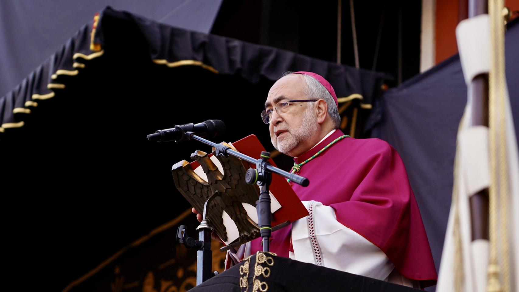 El arzobispo de Oviedo censura a los que declaran guerras y mienten: “Enfrentan y destruyen pueblos”