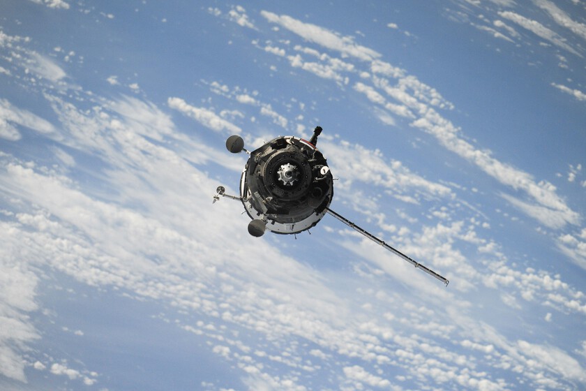 Hay muchísimos satélites orbitando la Tierra y el peligro de colisión cada vez es mayor: CRASH Clock es la prueba