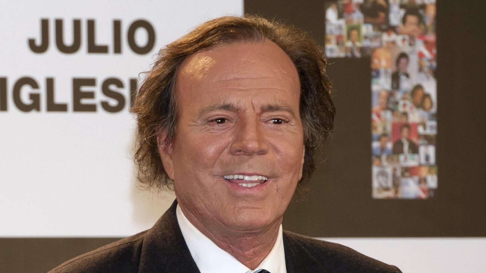 El fiscal dice que Julio Iglesias no ha sido "ni siquiera sospechoso" de agresión sexual para evitar darle la denuncia