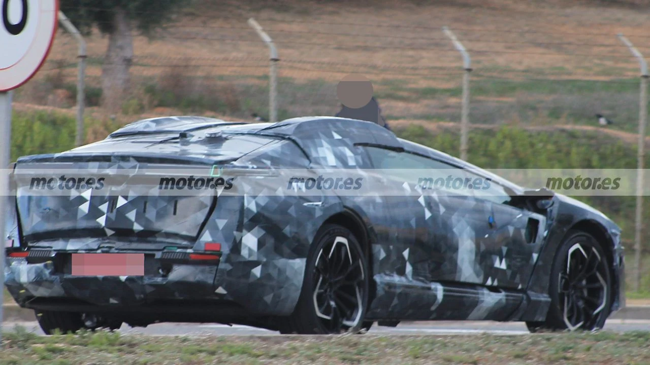 Arabia Saudí se lanza a la conquista del coche eléctrico: así es el CEER 2026 avistado en España