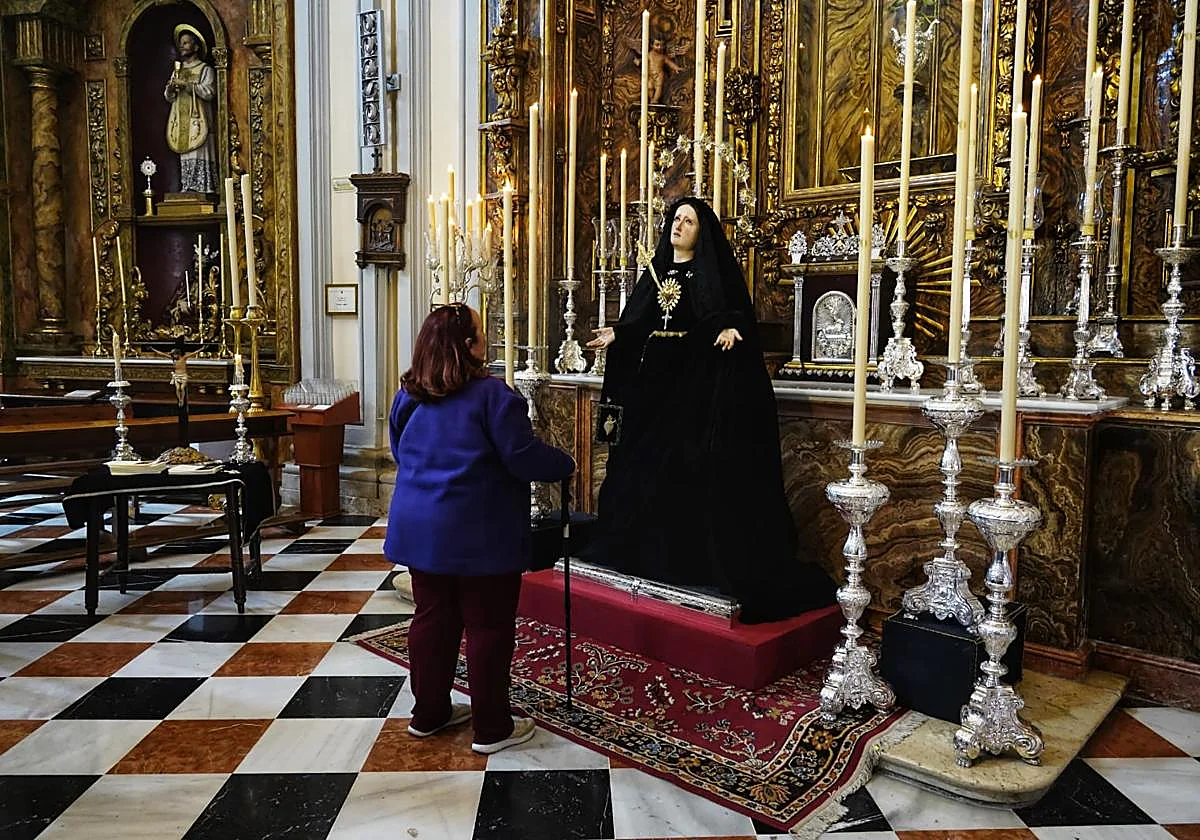 Málaga vuelve a dar el pésame a la Virgen de Servitas después de sesenta años