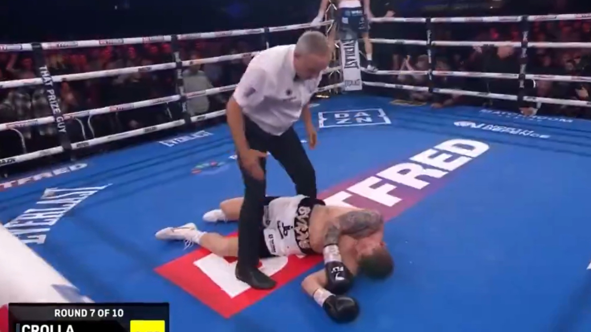 Tumba cuatro veces a su rival, pero acaba K.O. y en camilla: "Árbitros como ese arruinan nuestro deporte"