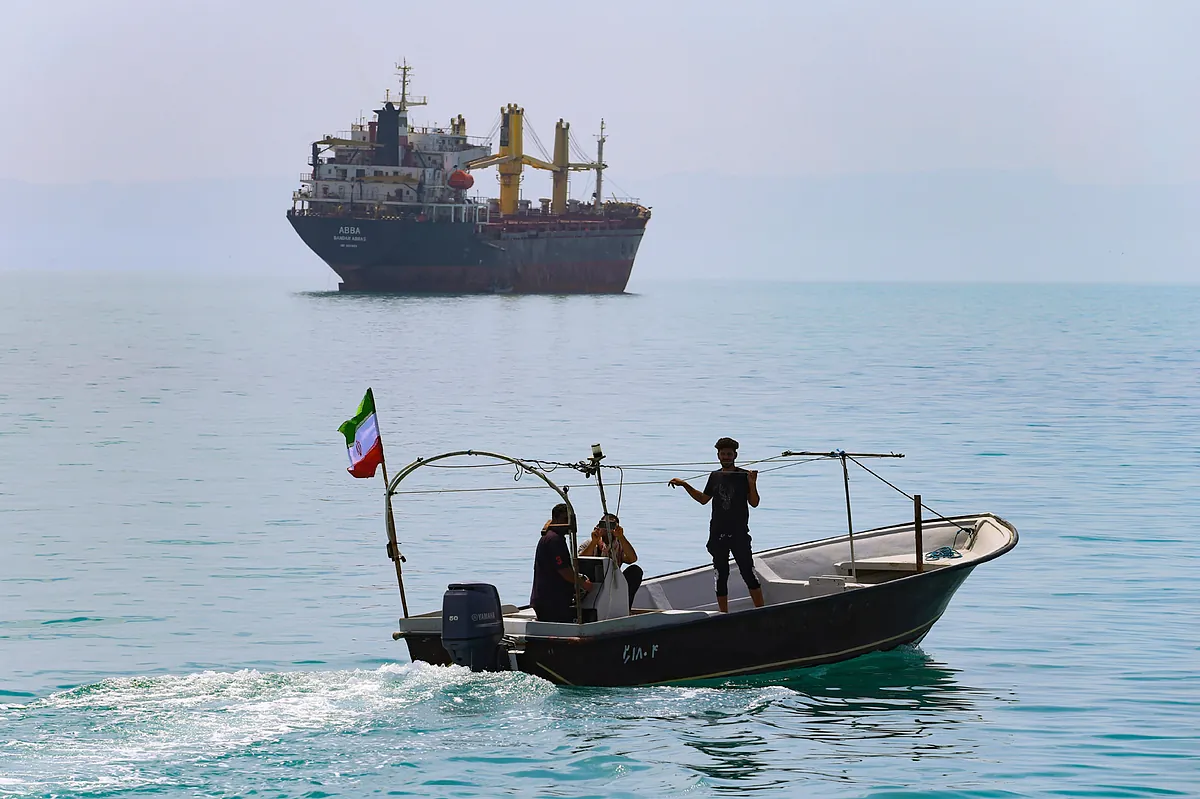 Irán autoriza el tránsito por Ormuz de buques con ayuda humanitaria y productos esenciales