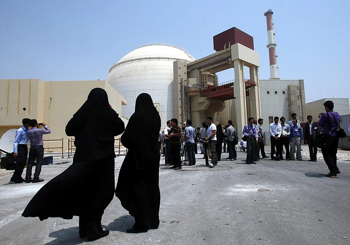 Rusia evacúa a otros 198 trabajadores de la central nuclear iraní de Bushehr tras ser atacada de nuevo