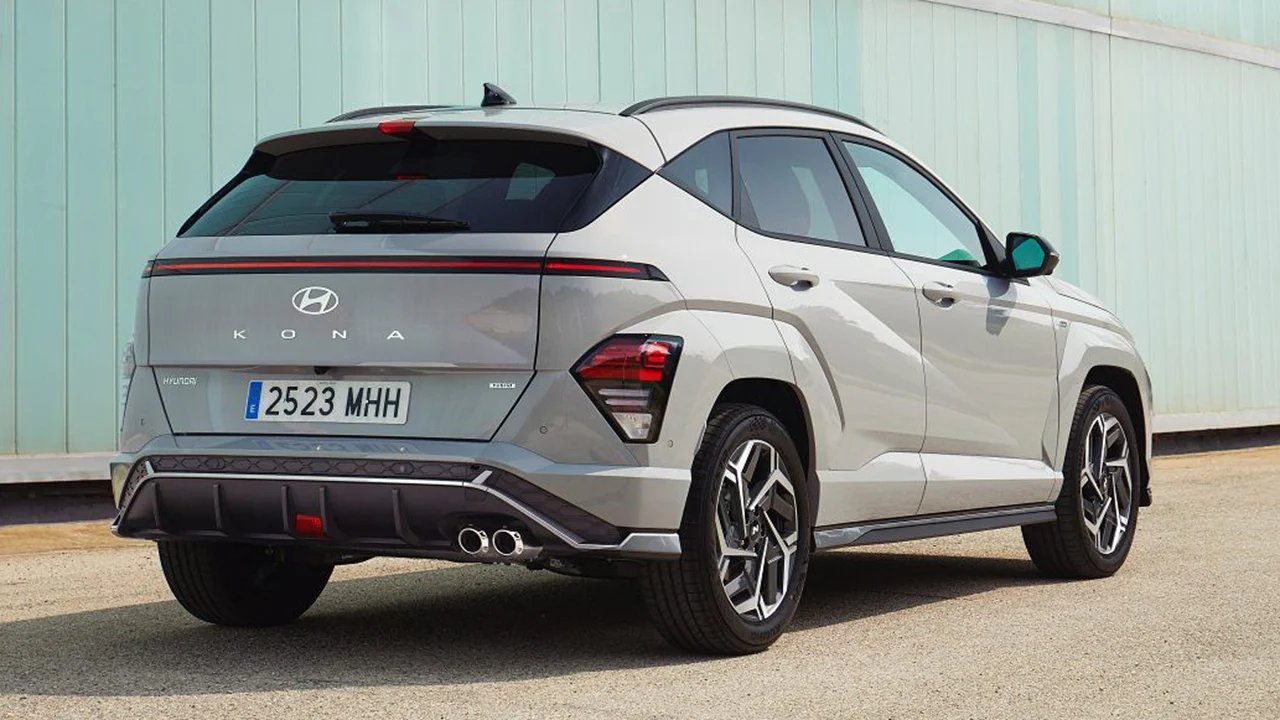 No solo es más barato que el Omoda 5, el Hyundai KONA con 5.500 € de rebaja también le gana en maletero y gasta menos