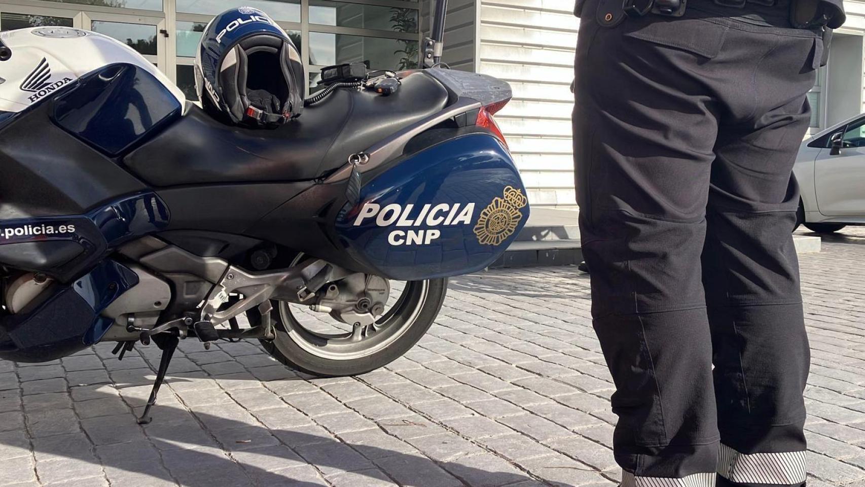 Detienen a un hombre de 73 años por exhibicionismo en un parque de Pajarillos: la abuela de una niña lo denunció