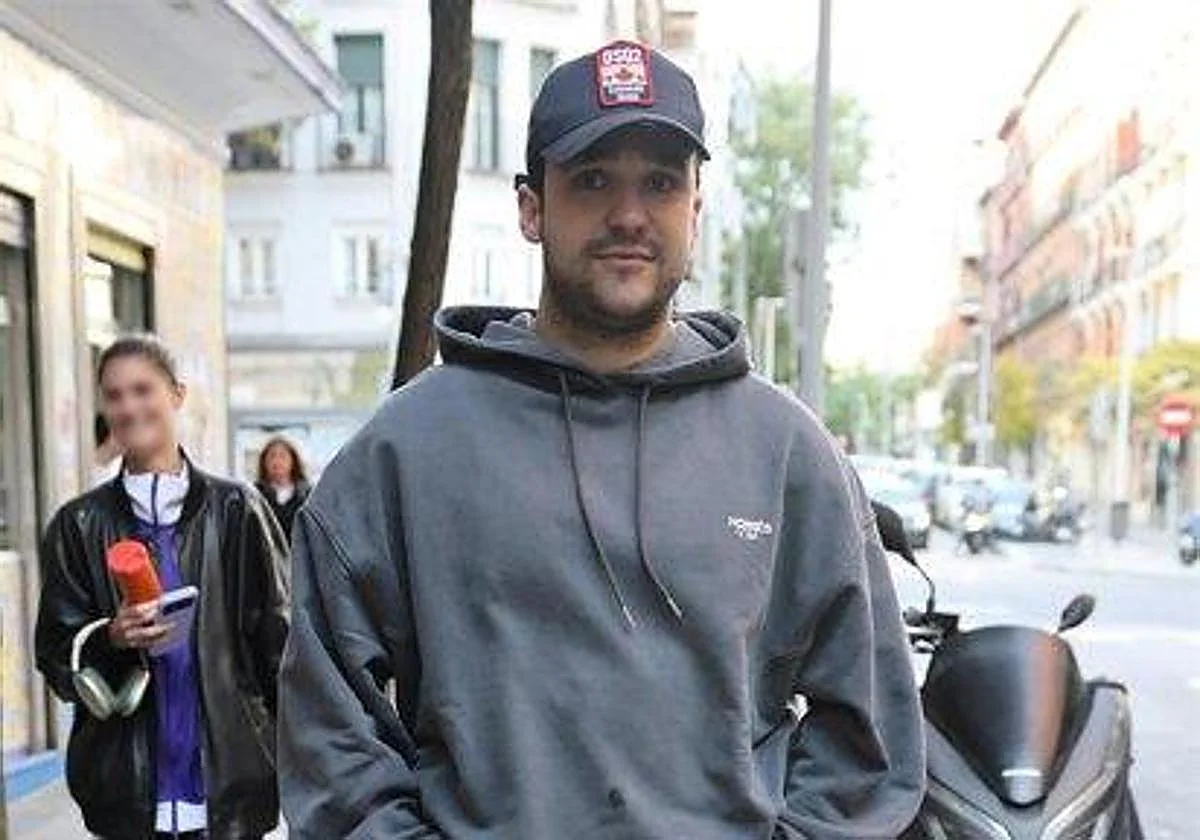 Froilán seguirá al lado de su abuelo, el rey Juan Carlos, en Abu Dabi