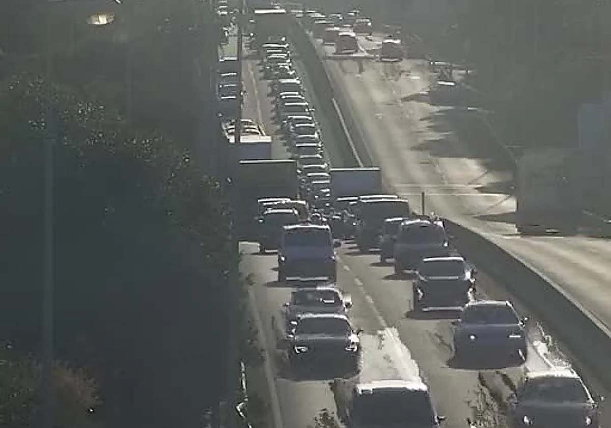 Mijas accident leaves one injured and generates eight-kilometre tailback on A-7 road